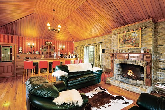 The castle on the hill 4 130 Monument Road Lounge