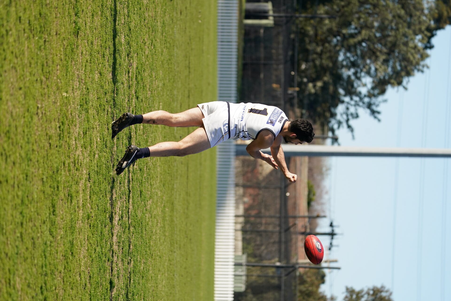 22 07 30 15 47 30 A9200527 Xavier Dimasi W