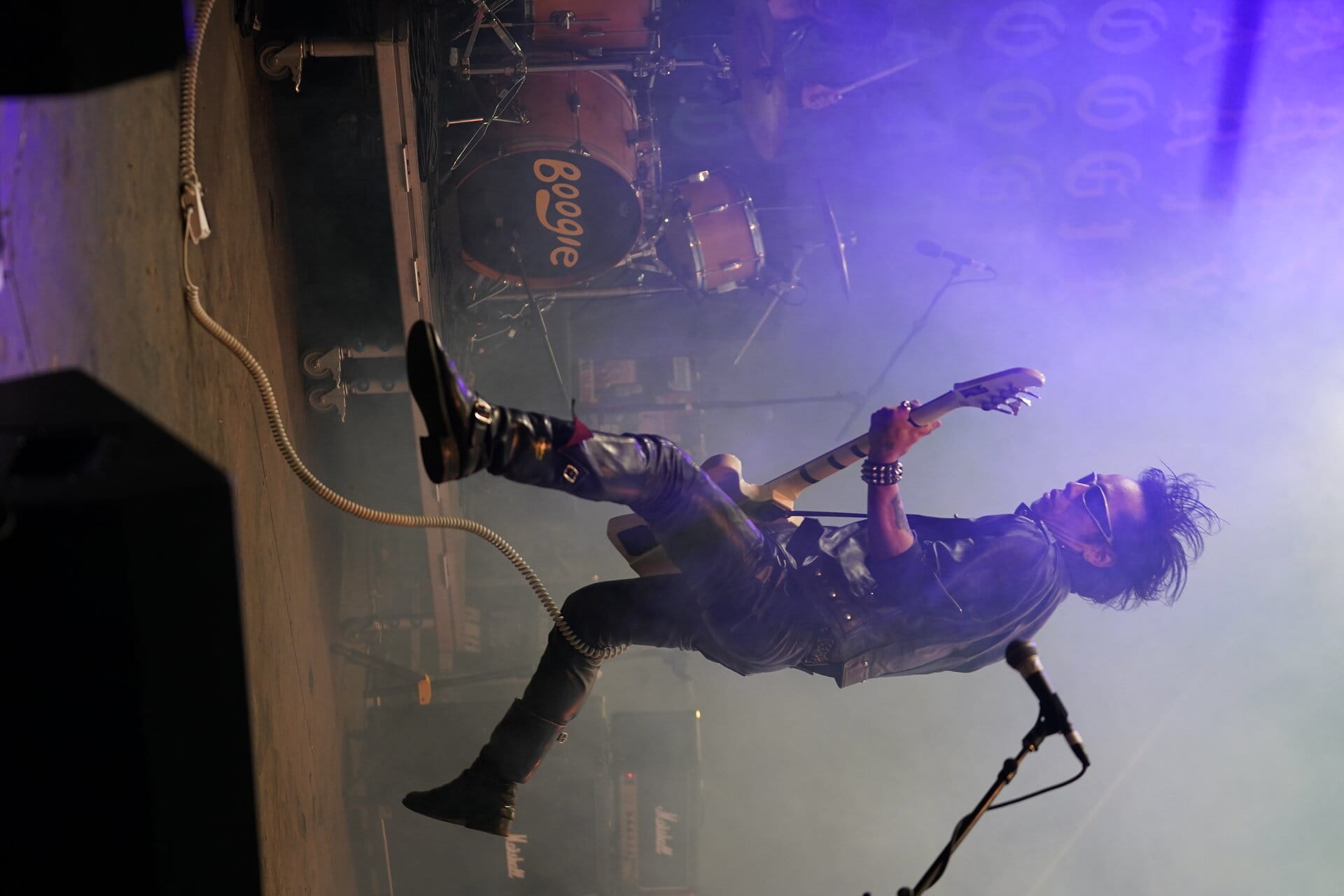 23 04 07 19 42 52 A9208003