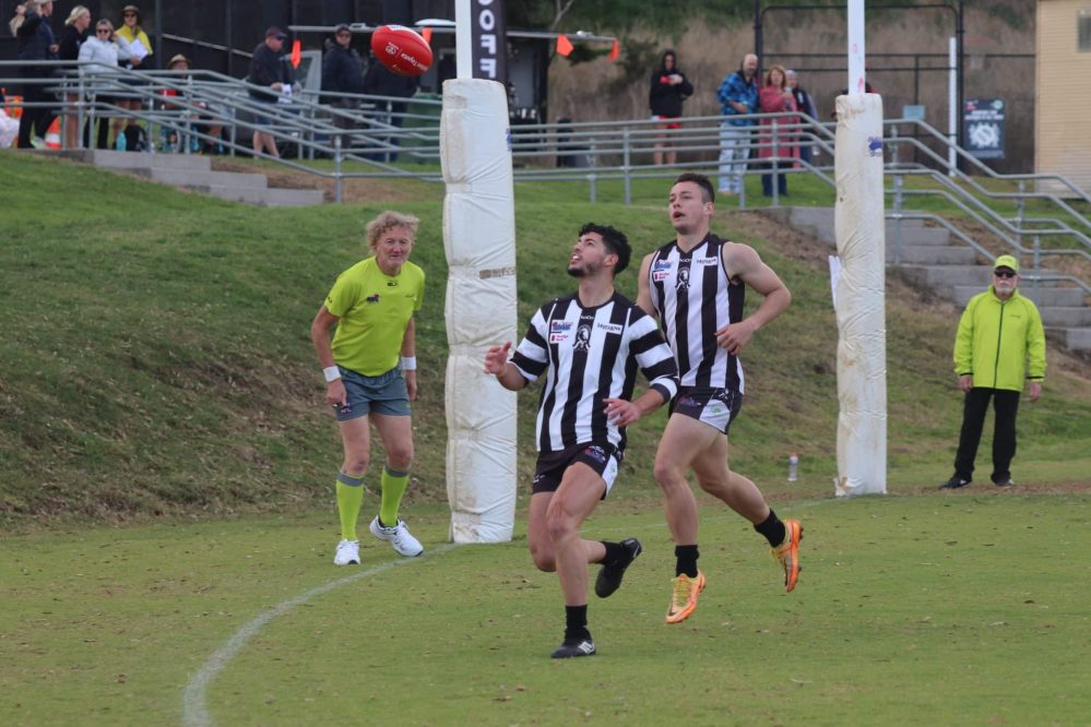 Magpies retain top spot despite sloppy start