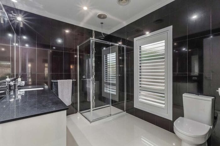 Feature Property: Spacious family retreat in peaceful court location 1 Nutrien Harcourts 8 Abelia Court Bathroom
