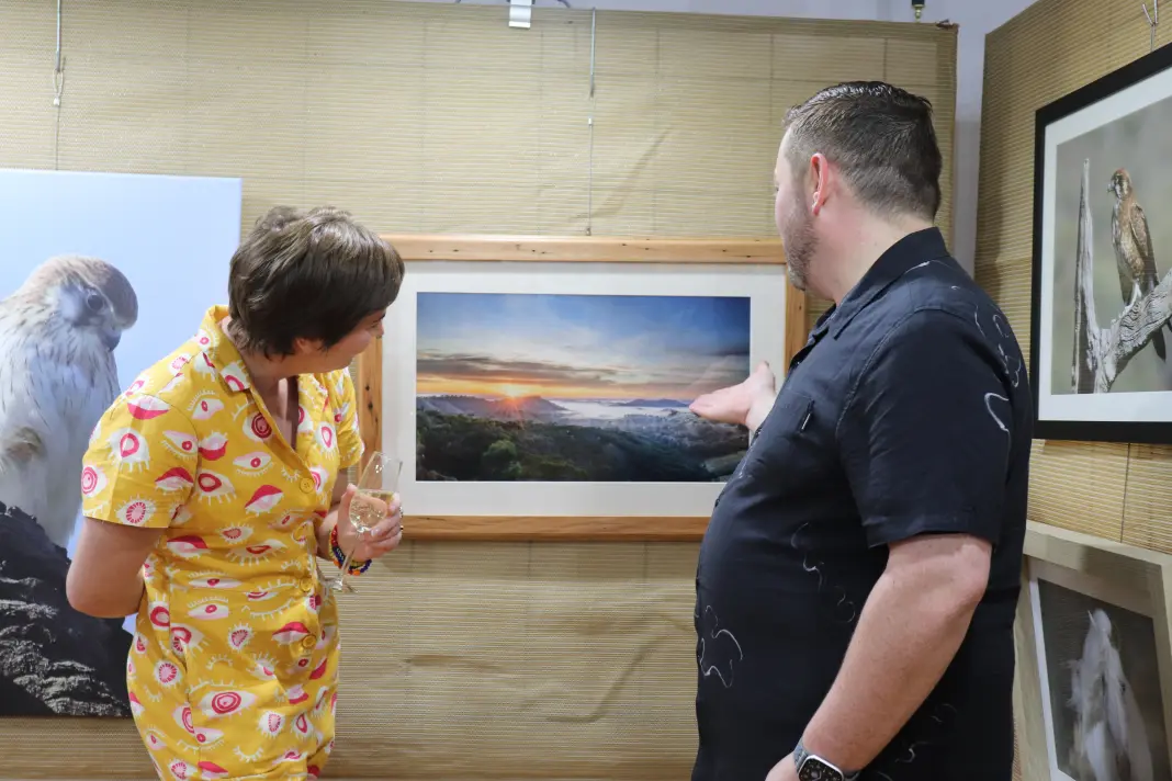 What a weekend 3 ART Gallery goers admire John Rapleys Murchison Gap Foggy Sunrise 1068w WebRdy
