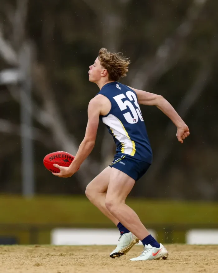 Wind wreaks havoc 7 SPORT NFNL Junior Development Series Parker Schultz 1068w WebRdy