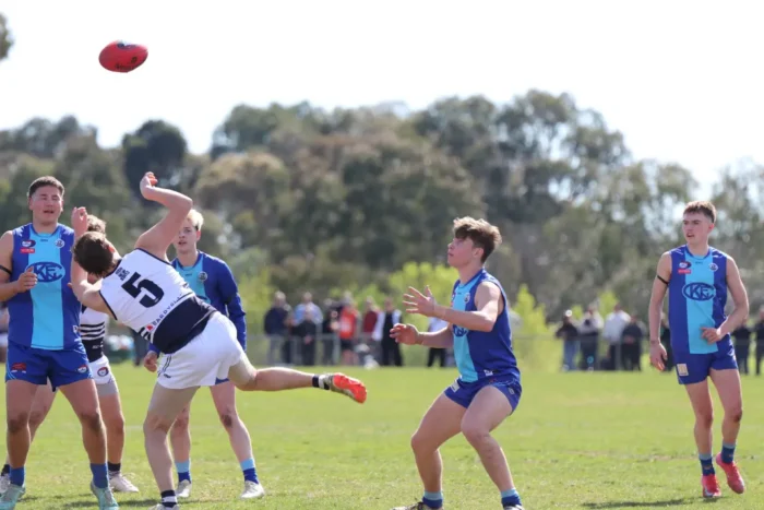 Weekend sport u19 grandfinal Kilmores Mitchell ODwyer taking the crumbs 1068w WebRdy