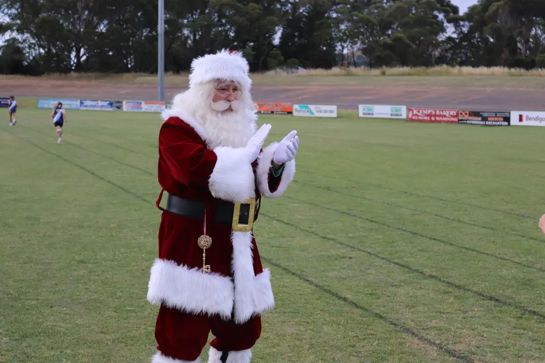 Santa supporting Little Aths_1068w-WebRdy